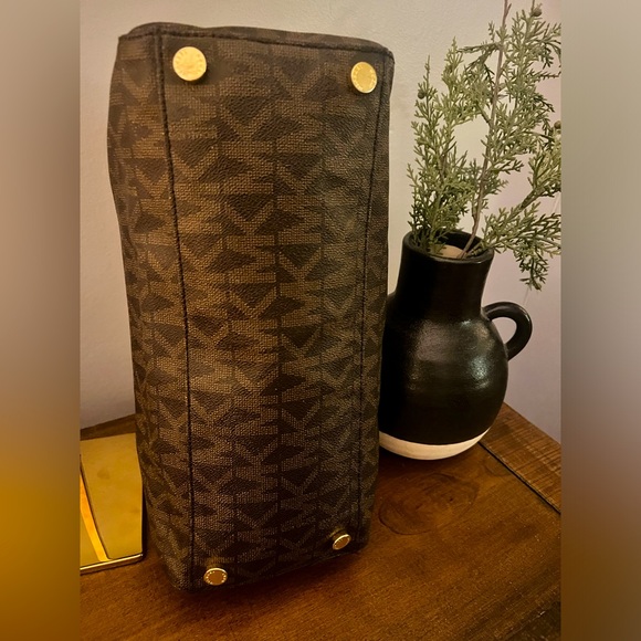 Michael Kors Jetset Large Satchel - Picture 5 of 13